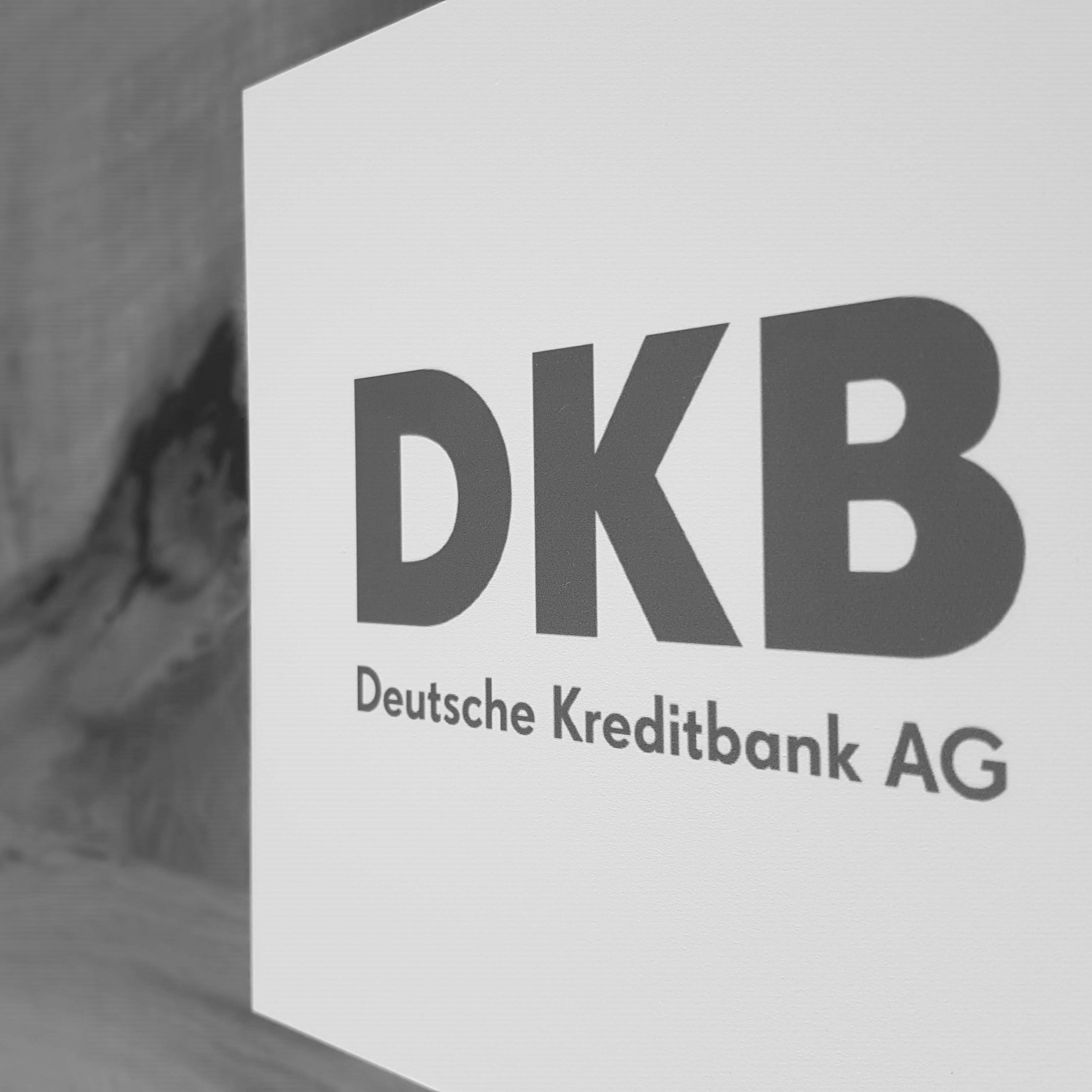 Abfotografiertes Logo DKB Deutsche Kreditbank AG schwarzweiß