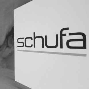 Abfotografiertes Logo SCHUFA schwarzweiß