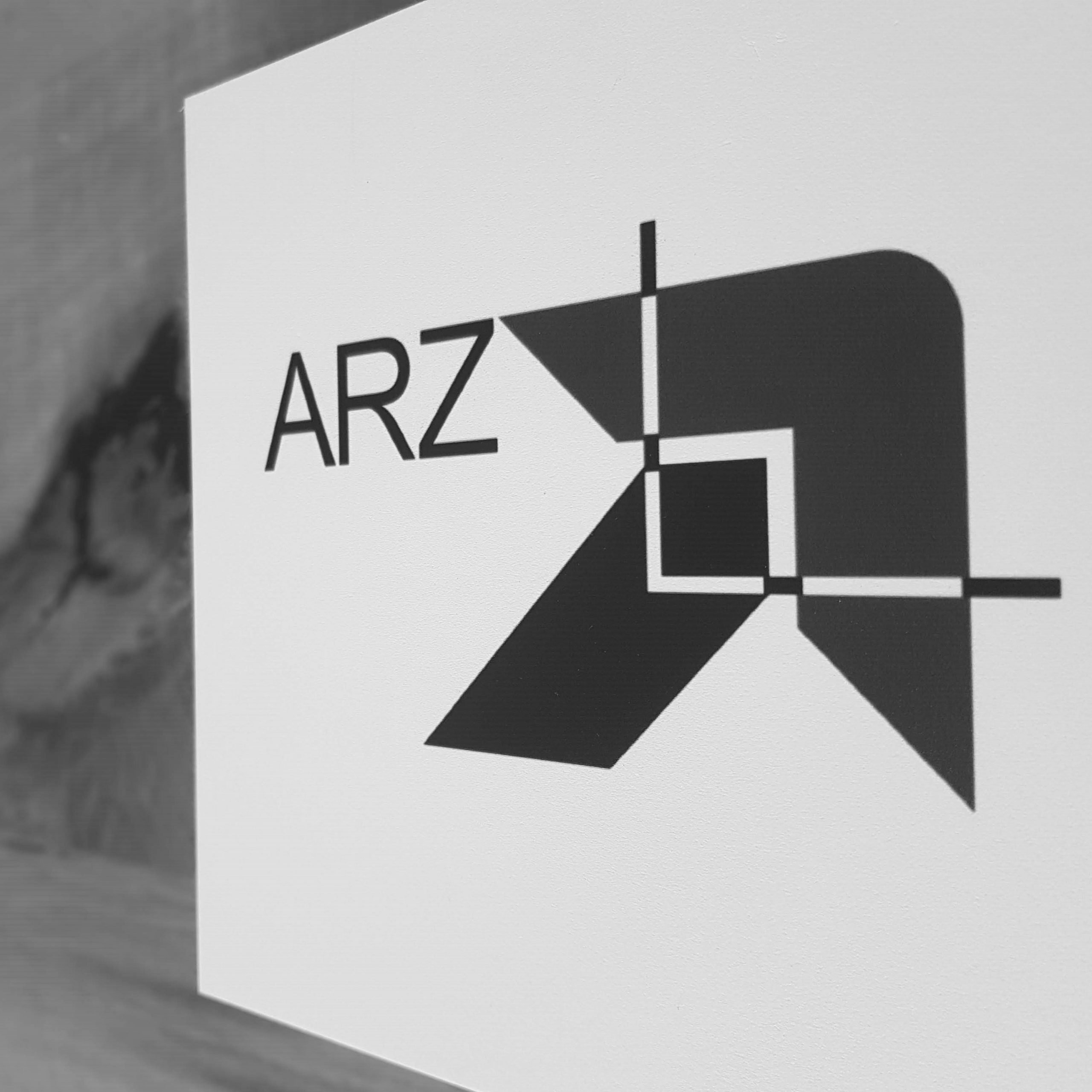 Abfotografiertes Logo ARZ Deutsche Kreditbank AG schwarzweiß