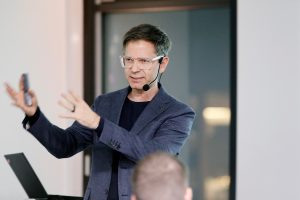 Vortrag von Mathias Haas während der ersten ECON Customer Conference 2019